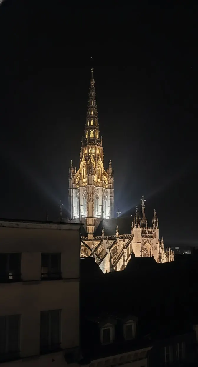 La cathédrale de Rouen illuminée la nuit